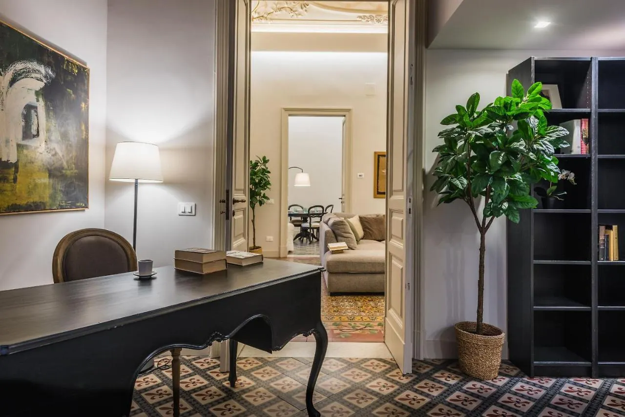 カターニアPalazzo Mirone By Wonderful Italyアパートメント 0*, カターニア